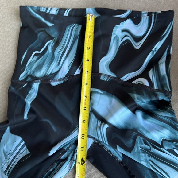 Spanx print leggings size Medium - Picture 4 of 10